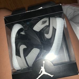 Jordan 1 crib booties